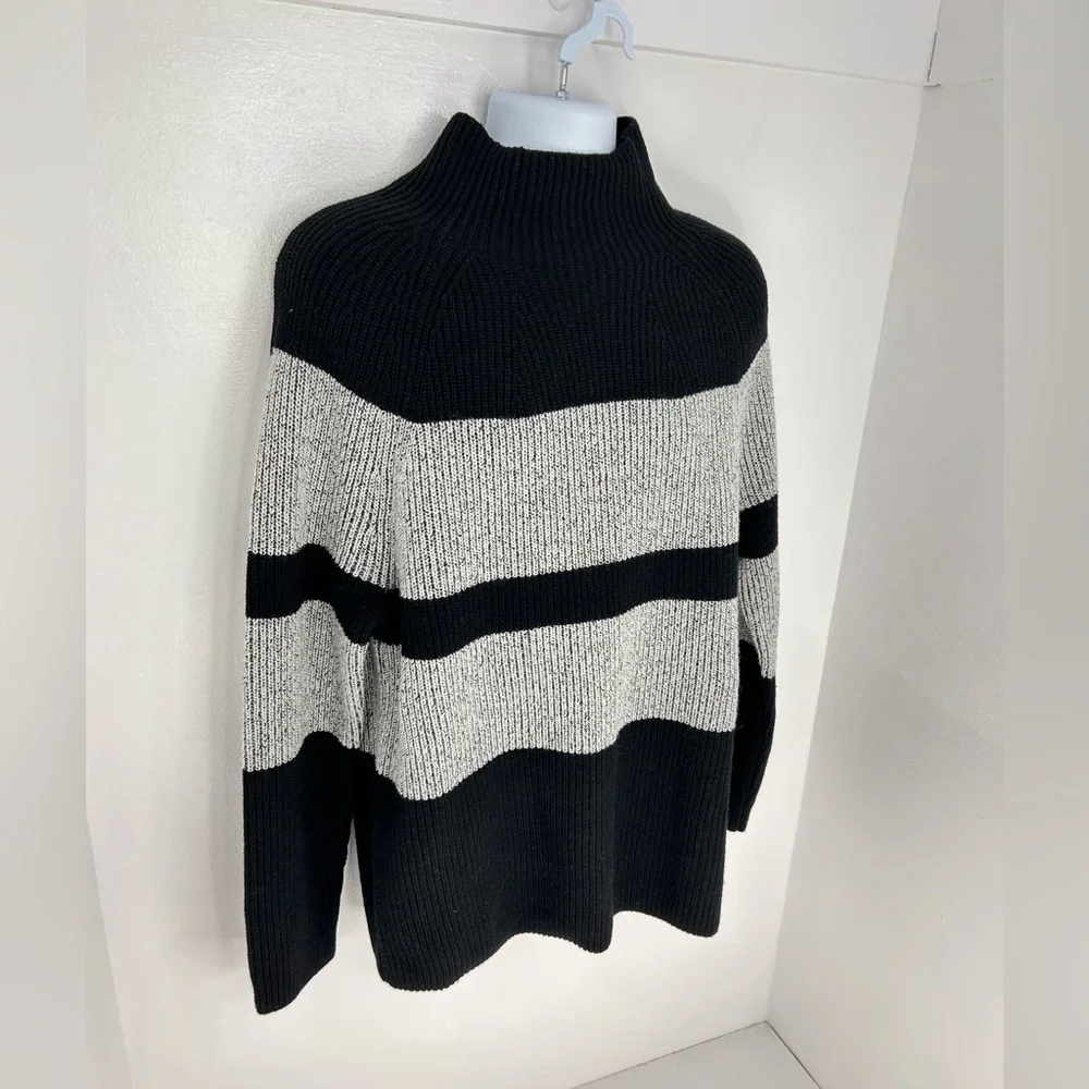 Banana Republic Italian Merino‎ Blend Chest Stripe Sweater Size Large Black Gray
